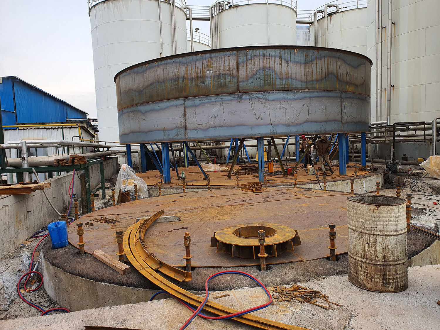 شرکت صنعت غذایی کورش طرح توسعه مخازن روغن خام gallery